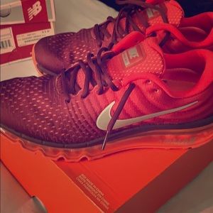NIKE AIR MAX 2017